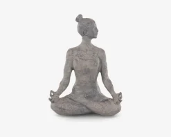 Figur yoga dame grå 18x11x24 cm